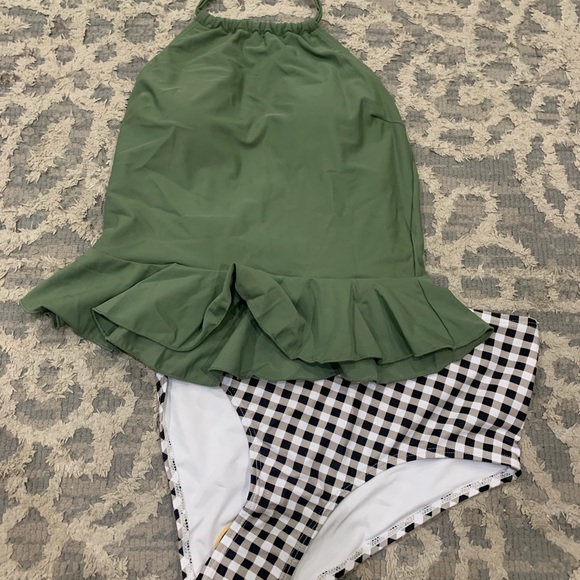 Cute Two Piece High Waisted Green Swim Suit Size M - Picture 4 of 12